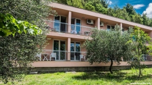 BRZET - TURISTIČKO NASELJE 3*- OMIŠ 2025